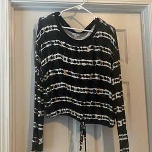 love, Fire Black & White Tie-Dye Long Sleeve Crop Top